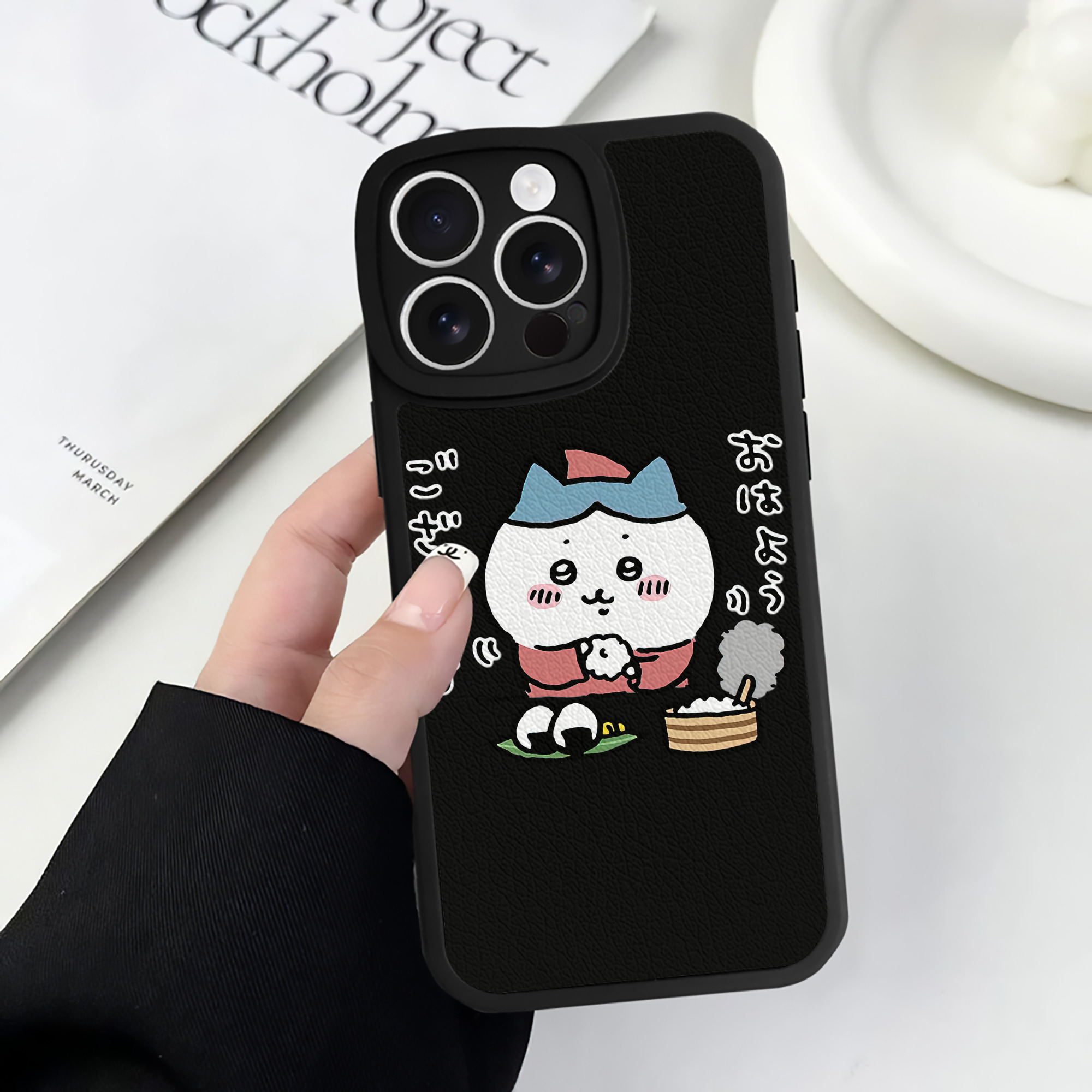 （画像用） ちいかわ ハチワレ Chii-kawa hachiware 【iPhone 16シリーズ対応】シリコンスマホケース（レザー調） 材質：シリコン